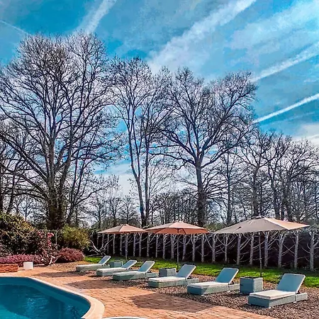 Tagibao Avec Piscine Chauffee Et Villa *