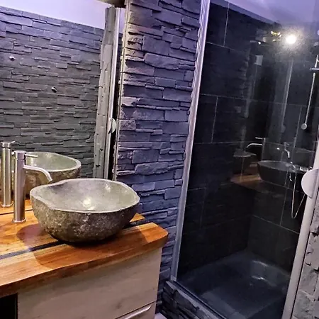 Tagibao Avec Piscine Chauffee Et Villa Lesterps