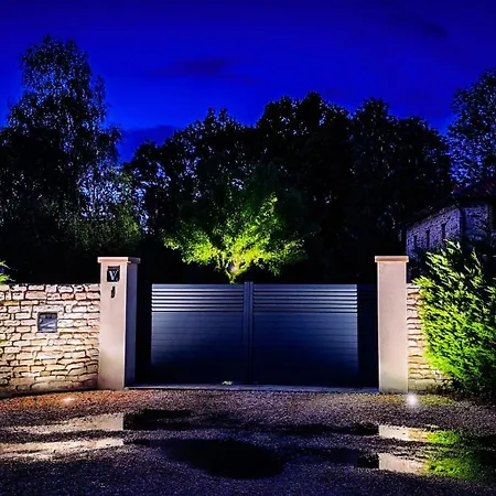 Tagibao Avec Piscine Chauffee Et Villa Lesterps