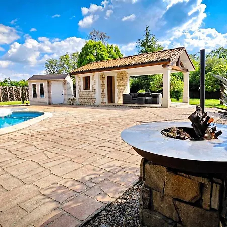 Tagibao Avec Piscine Chauffee Et *